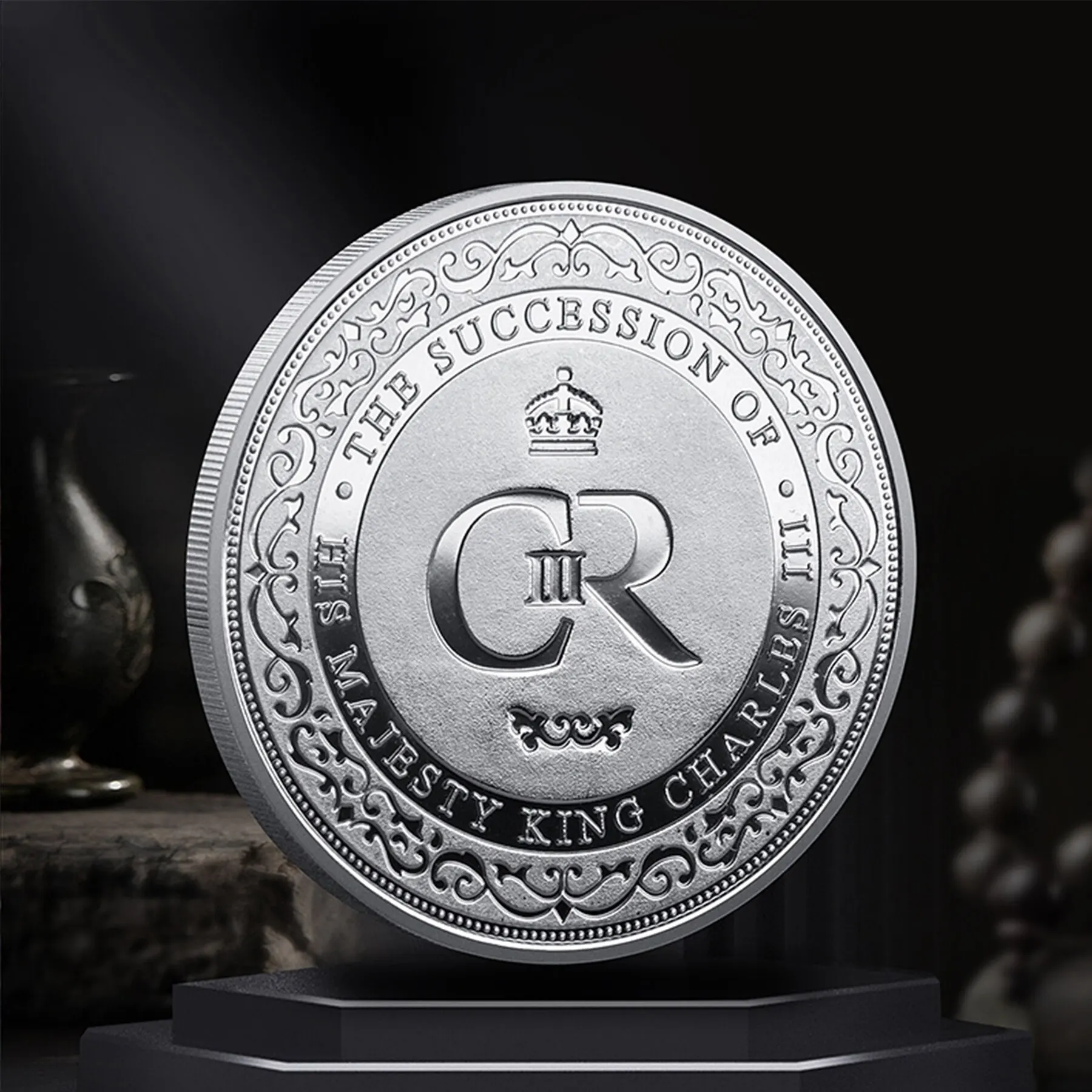 The King Of England Charles III Silver Plated Commemorative Coin Set In Holder Uk Royal Challenge Keychain Souvenir Gift 1pc commemorative coin commemorative coins commemorative money