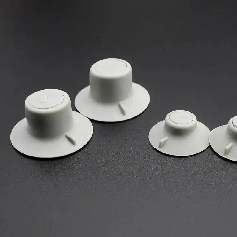 노트북용 휴대용 냉각 패드 4개 세트, 미끄럼 방지 매트, 노트북 스탠드가 포함되어 있으며, 냉각 및 안정성을 향상시키도록 설계되었습니다.