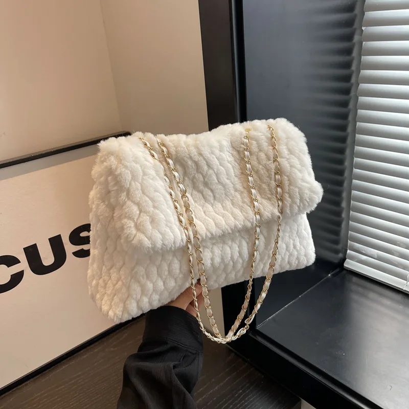 Winter Hand-held Plush Crossbody Bag New Fashion Chain Shoulder Bag Rhombic Embroidery Thread Large Capacity Tote Shoulder Bag