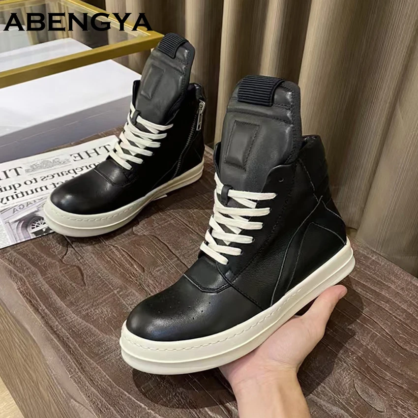 รูปสินค้า รองเท้าผ้าใบสีดำสีขาว รองรับการเดินทุกก้าว