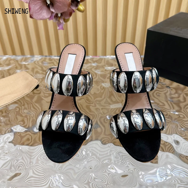 

2024 Summer New Women's Fashion Silver Metal Leather Heel Sandals Fashion Width Band Beach Casual Heel Slippers
