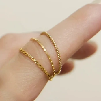 Anelli Sottili Intrecciati Sovrapposti in Acciaio Inossidabile Stile Minimalista Chic di MariaSz, Gioielli Vintage a Strati con Motivo a Quadri