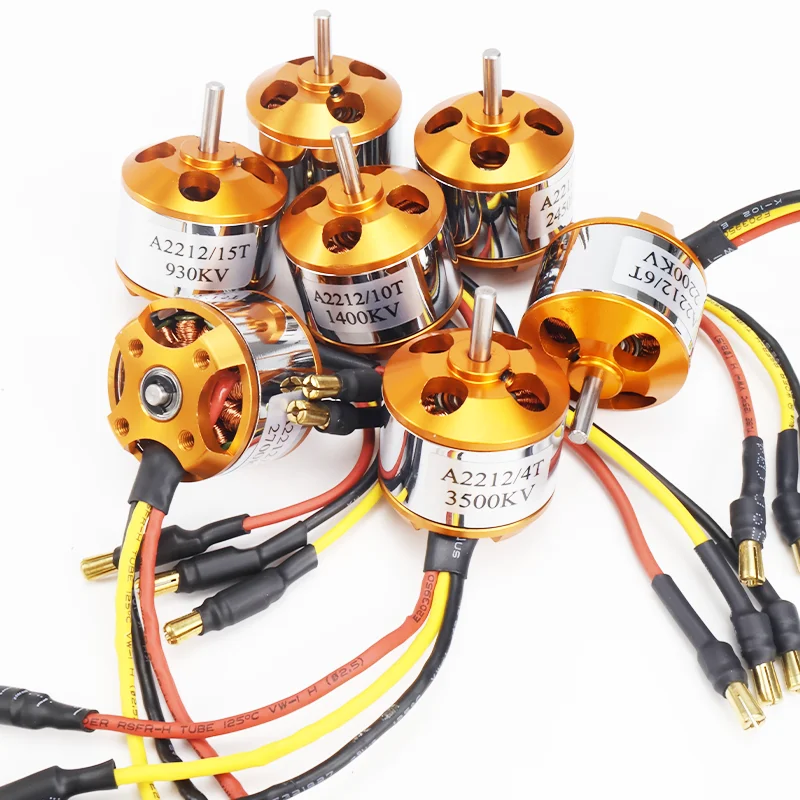 Gros plan sur les enroulements du moteur brushless A2212 pour drone, détails de fabrication.