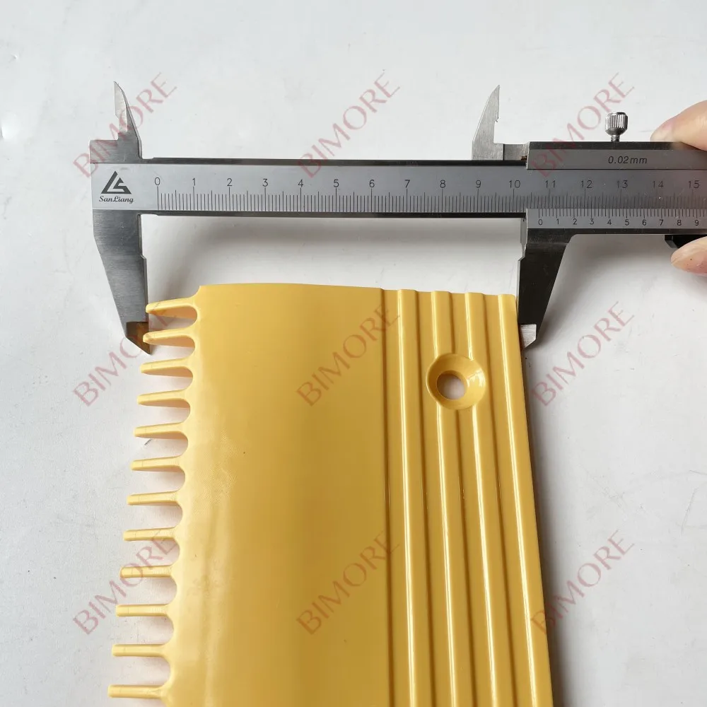 Escalator Plastic Comb Center L4731A 199*107*145 L199mm Hole Pitch 145mm 22 Teeth