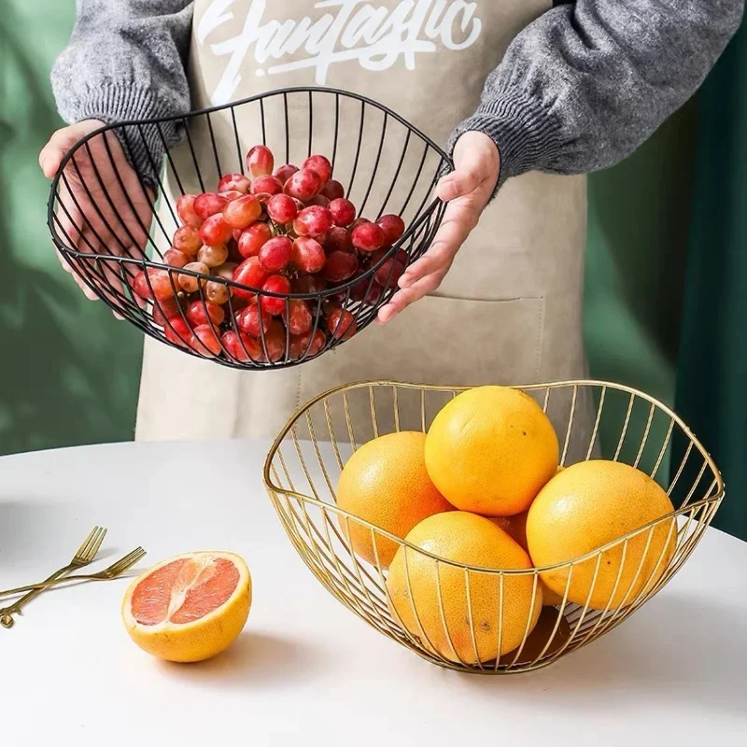 Simple Modern Iron Fruit Basket Fruit Container Bowl Creative Snacks Bread Drain Basket Table Snacks Display Tray