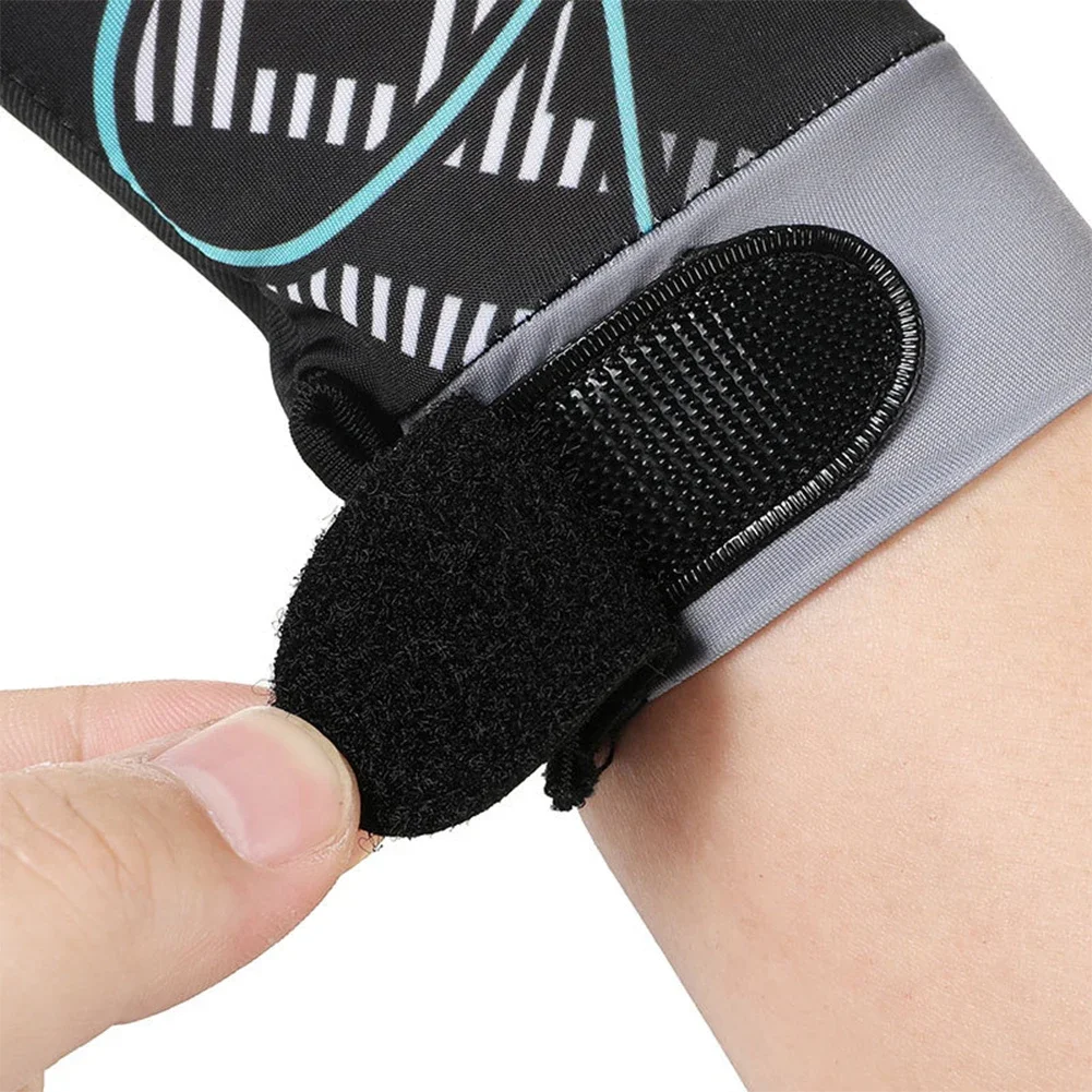 Description Picture 5 of itemLeft Hand Billiards Glove Three Finger Snooker Billiard Glove Non Slip Stickers Elasticity Billiard Training Gloves 1pcs