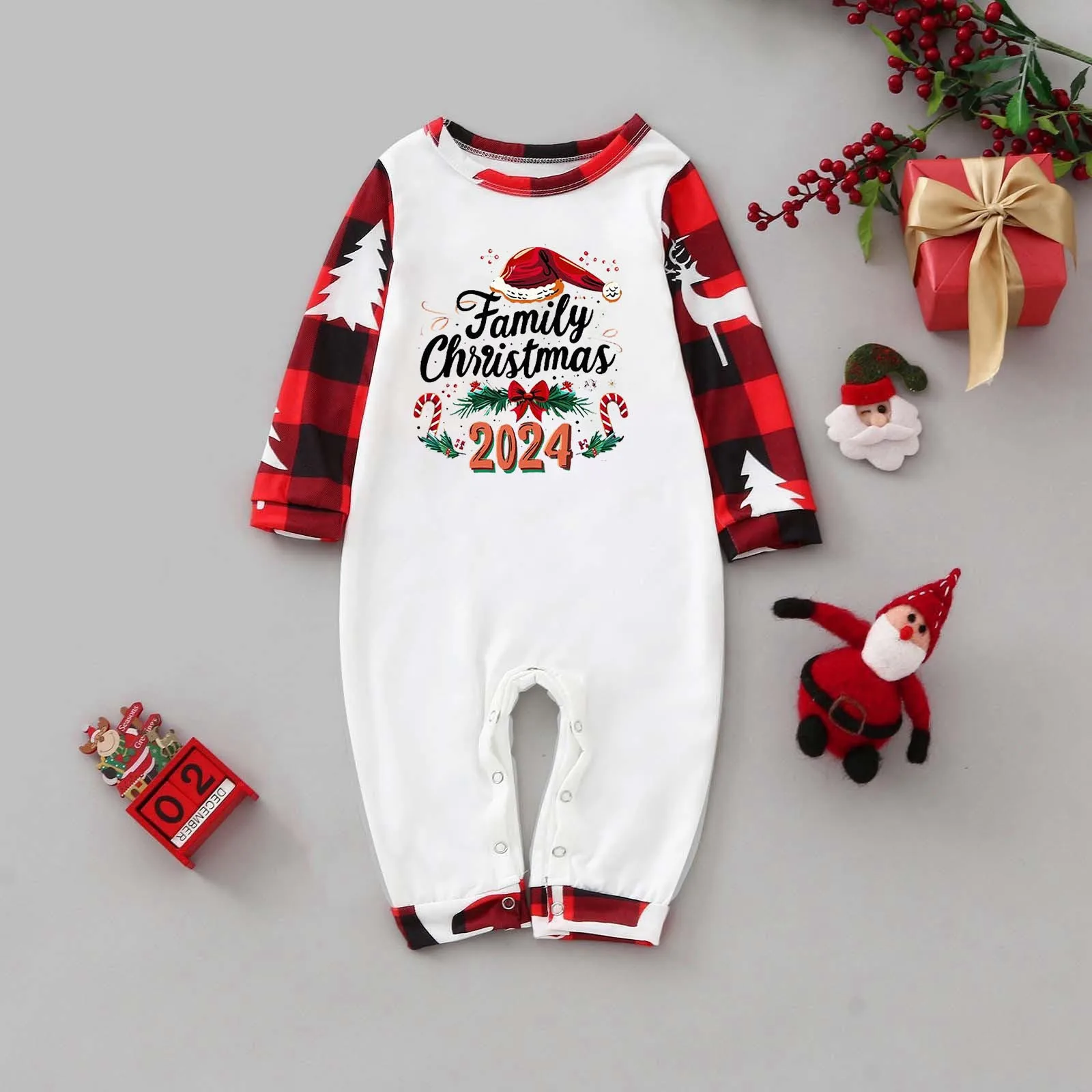 thumbnail image 4 of Pijamas navideños, ropa de dormir familiar a juego, papá, mamá y yo, conjunto de camiseta y pantalones con estampado de dibujos animados de coches rojos, 4 of 5
