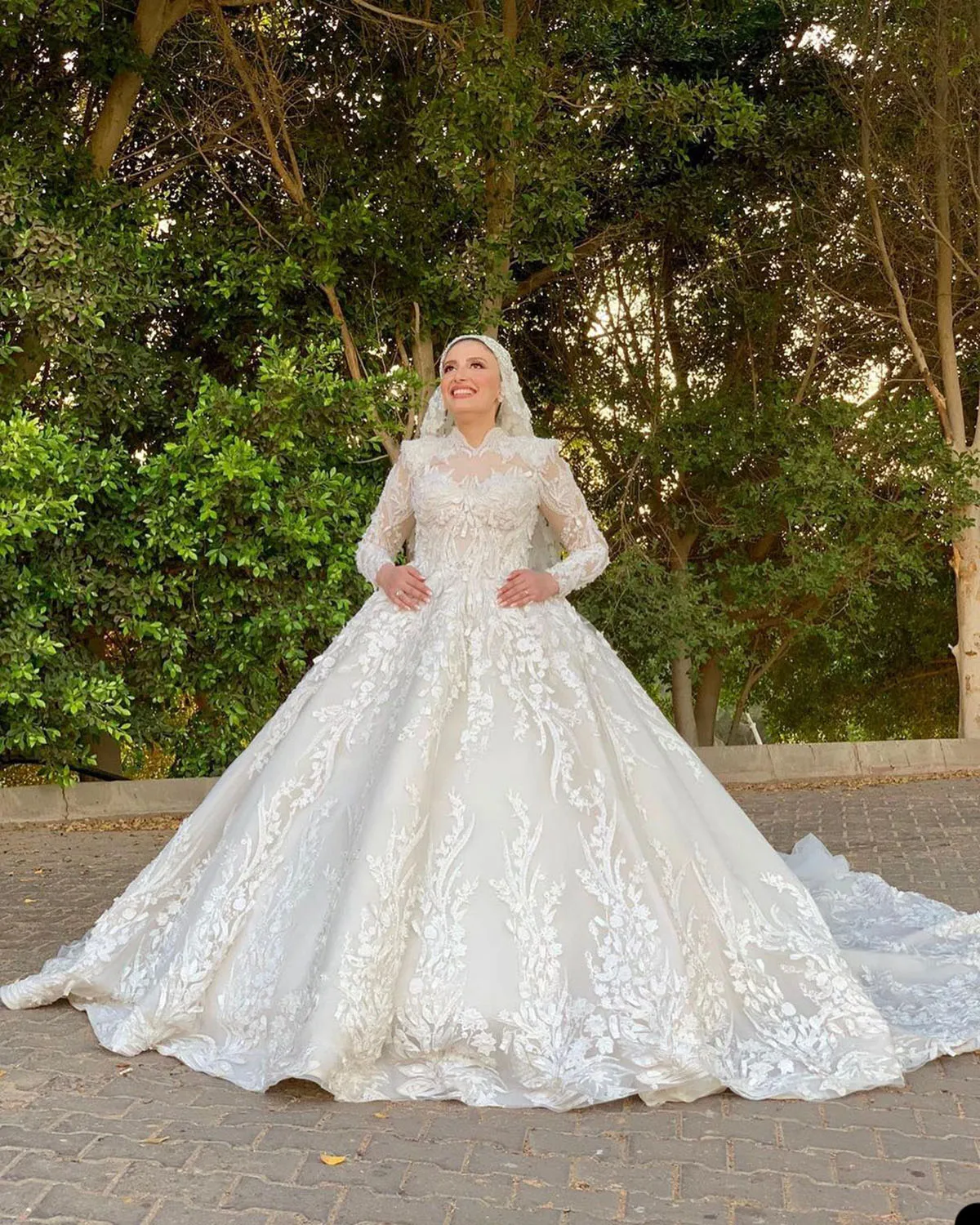 

Classic Muslim Wedding Dresses Lace Applique Vestidos De Novia Custom Made Long Sleeves Sweep Train A- Line Wedding Gowns