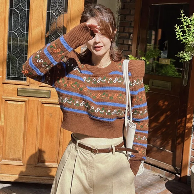 

2023 New Arrival Autumn/winter Women Casual Loose O-neck Floral Embroidery Pullover All-matched Long Sleeve Knitted Sweater V658