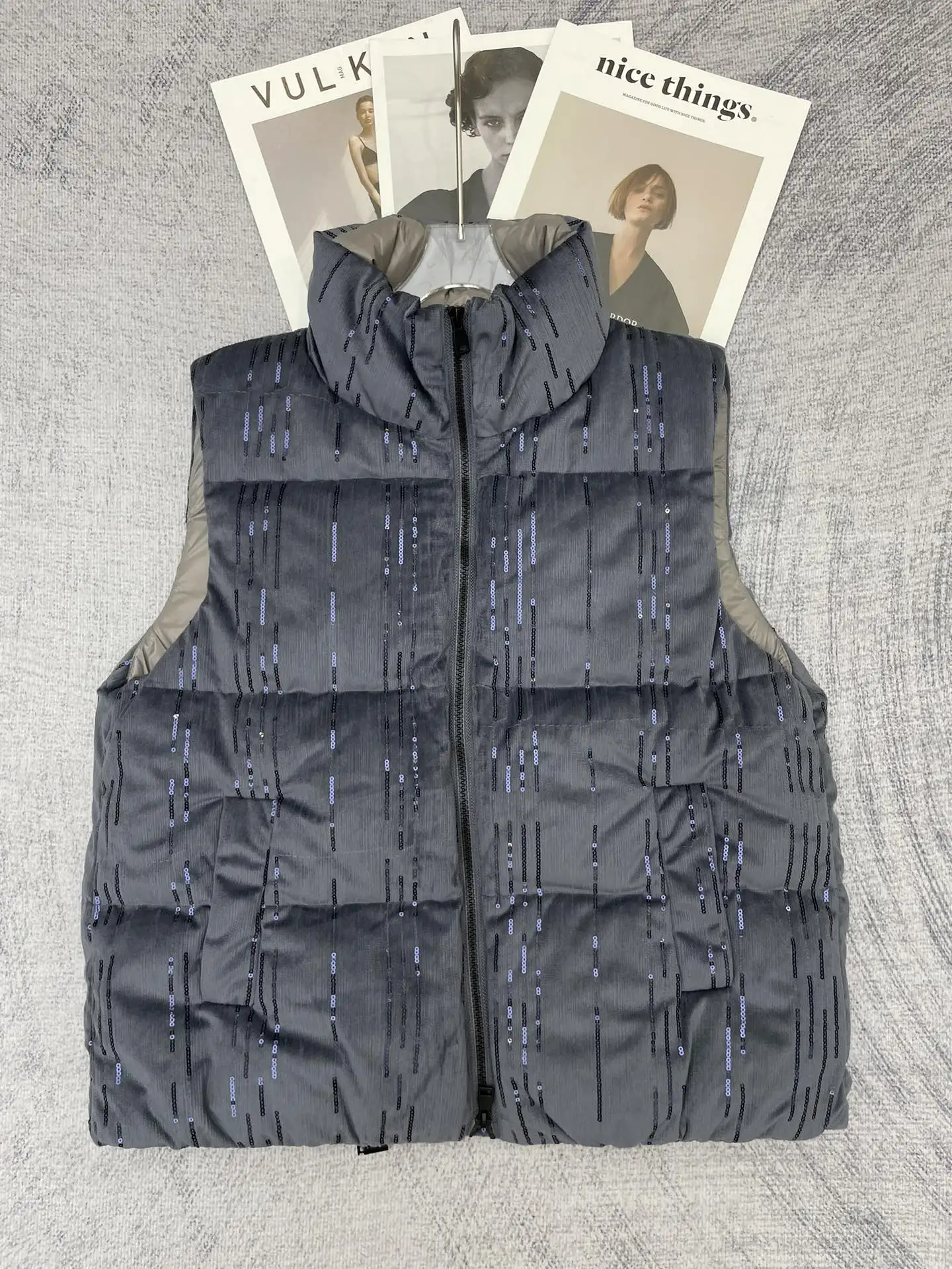 Duck Down Jacket for Women, Simple and Elegant, Versatile Down Vest, Versatile, Color Matching, Fashionable and Warm, New Style