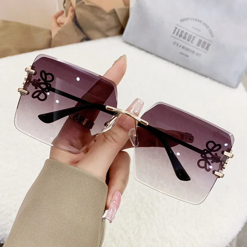 

Ruiao 2024 Oversize Frame Fashion Women Sunglasses Metal Leg Elegant Lady Rimless Sun Glasses Hot Design Sunnies Eyewear UV400