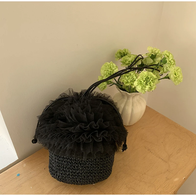 Damen-Straw-Bucket-Bag mit Mesh-Spitzenbesatz, handgefertigte Häkel-Schultertasche im Boho-Stil für den Sommer und Alltag – Detail 3