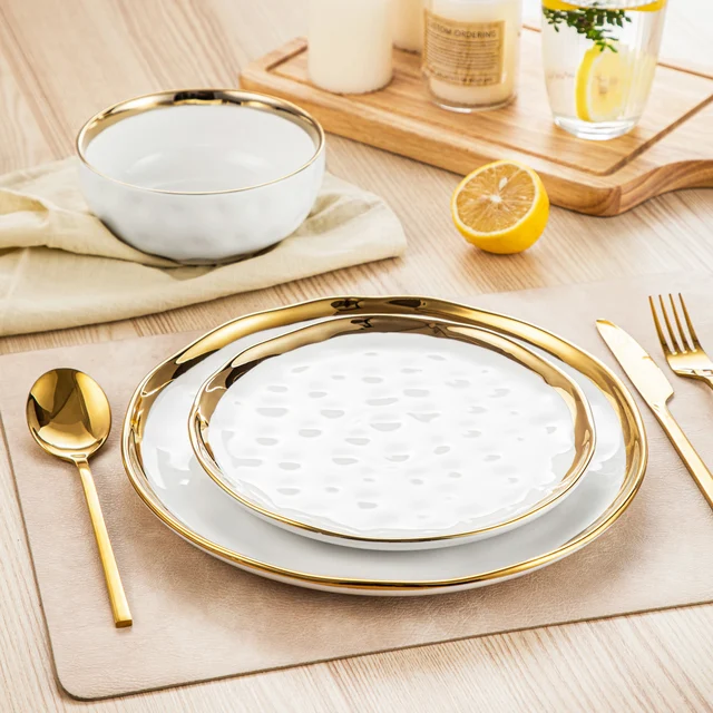 LOVECASA Set di stoviglie da 12/24 pezzi in porcellana ceramica bianca e bordo dorato con 4/8 pezzi Piatto piano/dessert/ Ciotola di cereali per 4 6