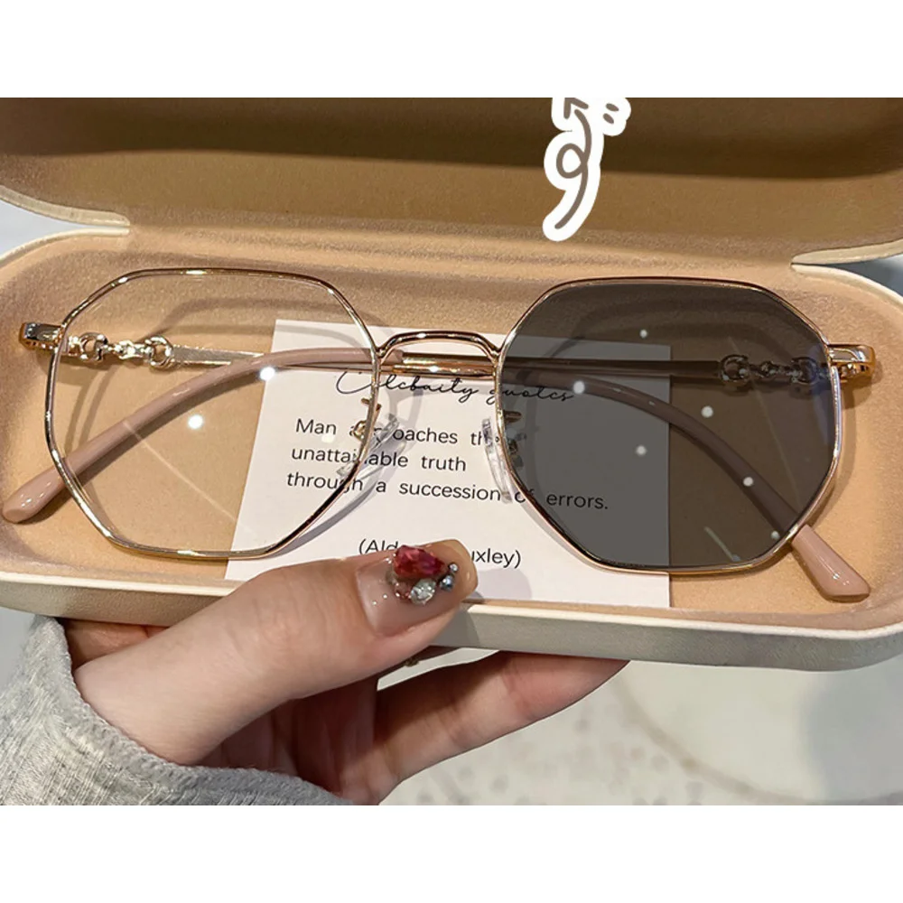 2023 New Hot Selling Color Changing Anti Blue Light Glasses Student Myopia Glasses Men's and Women's Glasses Frame Plain Face_voghion.com