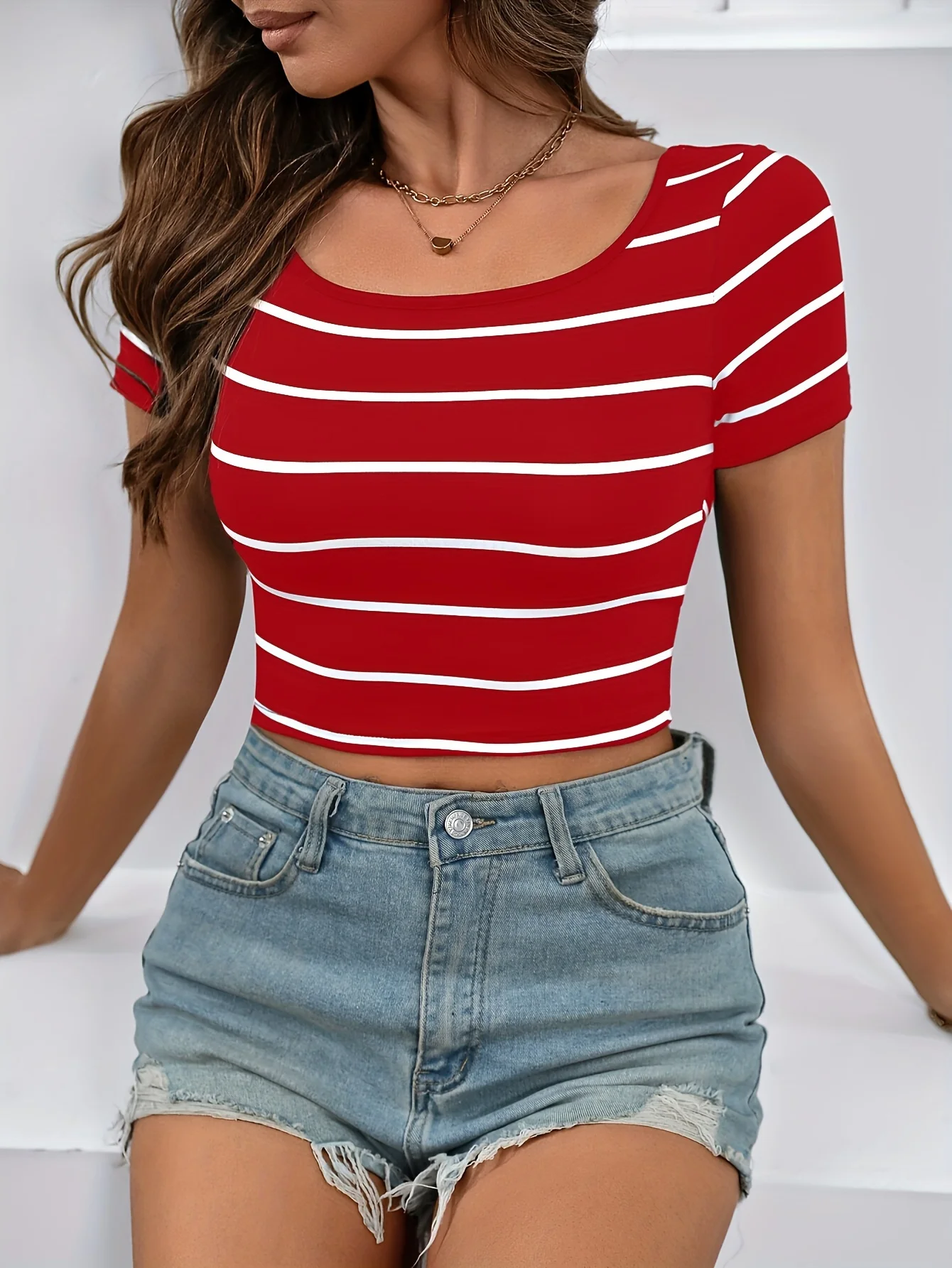 

Classic retro striped short sleeved women's slim fit sexy summer round neck T-shirt top looks slim and fashionable in red