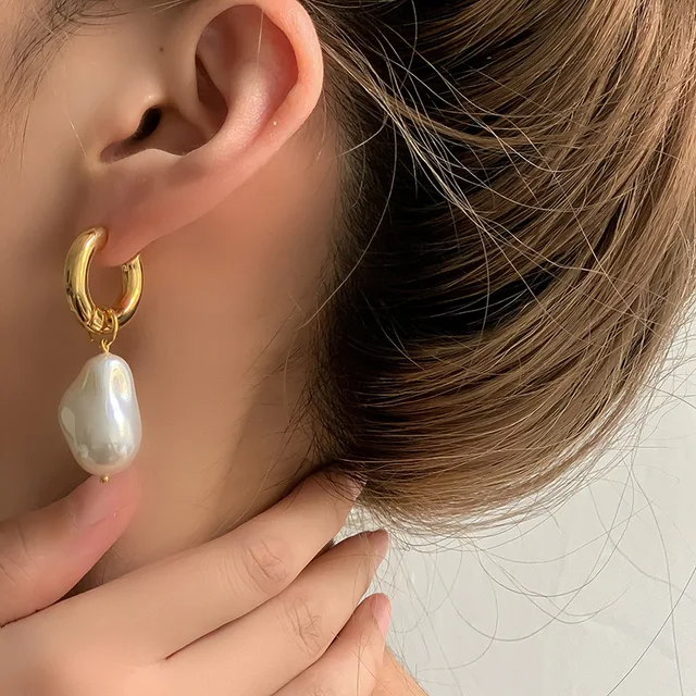 Boucles d'oreilles Vintage en forme de cercle pour femmes, bijoux baroques en perles, couleur or, clip rond, tempérament élégant, cadeaux de fête, nouvelle collection