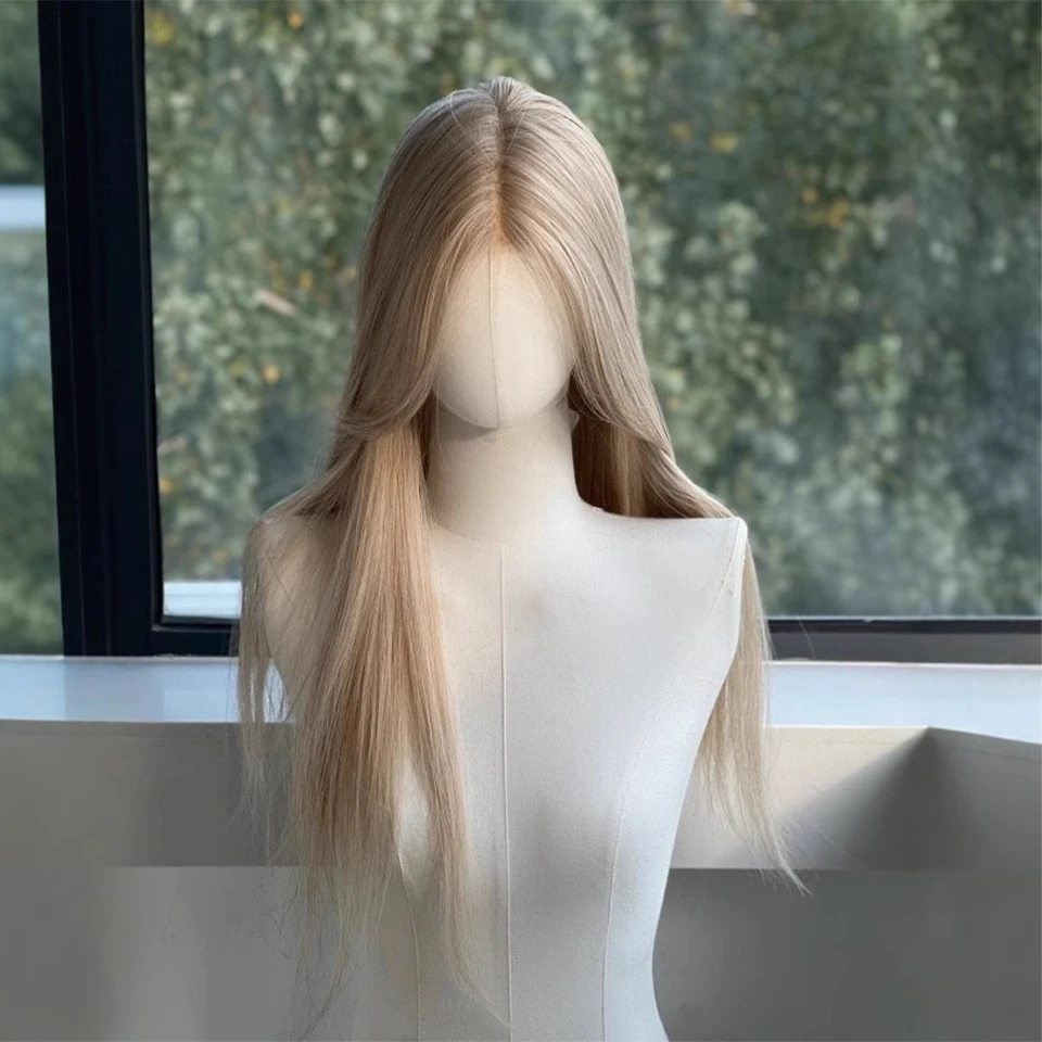 Parrucca sintetica con frangia divisa, capelli lunghi e lisci color tè al latte e oro riso, adatta per l'uso quotidiano e le feste da parte delle donne. - immagine 6