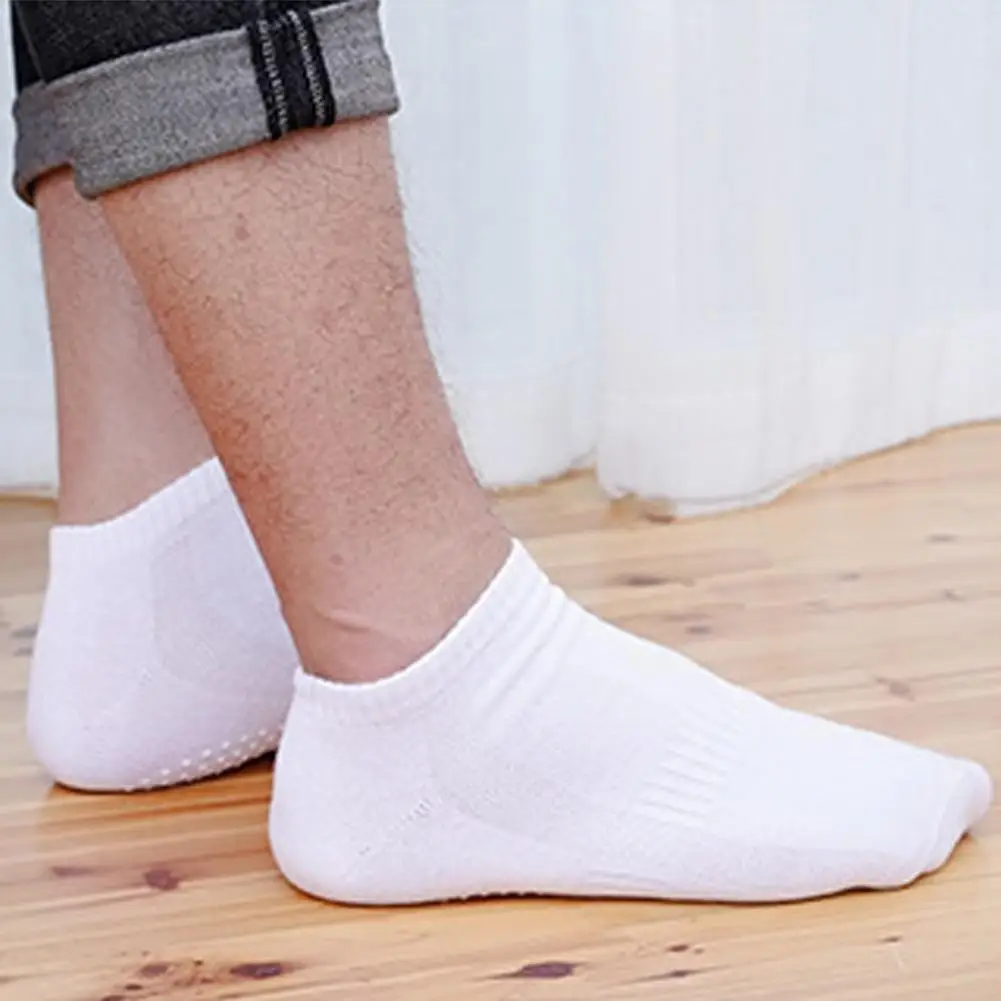 

1 Pair Useful Socks Well-suited Lightweight Yoga Socks Wear Resistant Men grip Yoga Socks