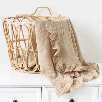 Muślinowy kocyk falbanka