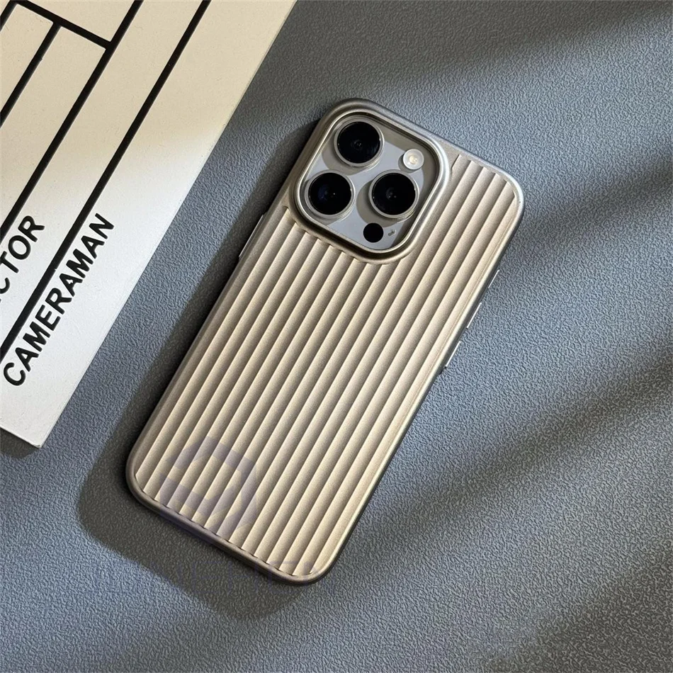 thumbnail image 1 of Funda fina corrugada mate transparente para iPhone 15 Plus 14 13 16 Pro Max, carcasa trasera rígida de PC transparente con revestimiento de lujo, 1 of 5
