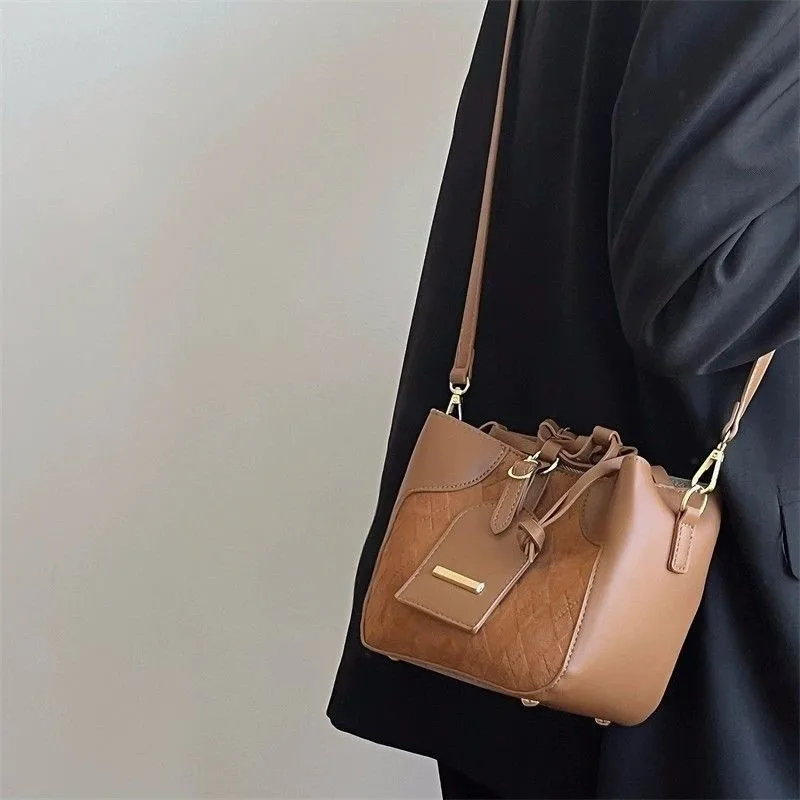 Retro Diamond Lattice Brown Shoulder Bags Women Panel Suede Large Capacity Crossbody Bag Ladies Niche Casual Fashion Bucket Bag