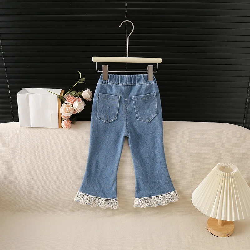 2026 봄 키즈 데님 플레어 바지 화이트 레이스 트림 신축성 있는 허리 부드러운 청바지 1-6Y 소녀 캐주얼 아동 바지