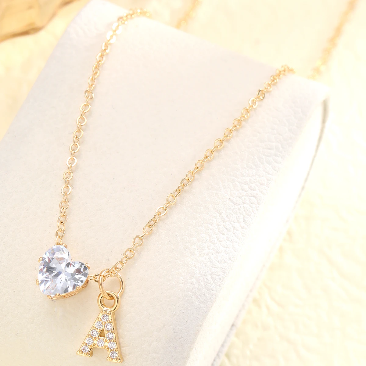 Fashion Zircon Heart Letter Initial Necklace for Women Sparkly Gold Color Chunky A-Z Pendant Neckalces Chain Custom Jewelry Gift