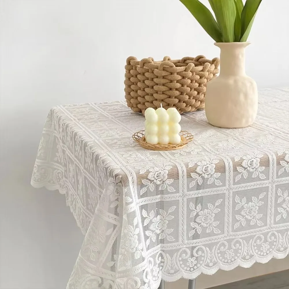 Nappe en dentelle blanche florale - Élégance vintage
