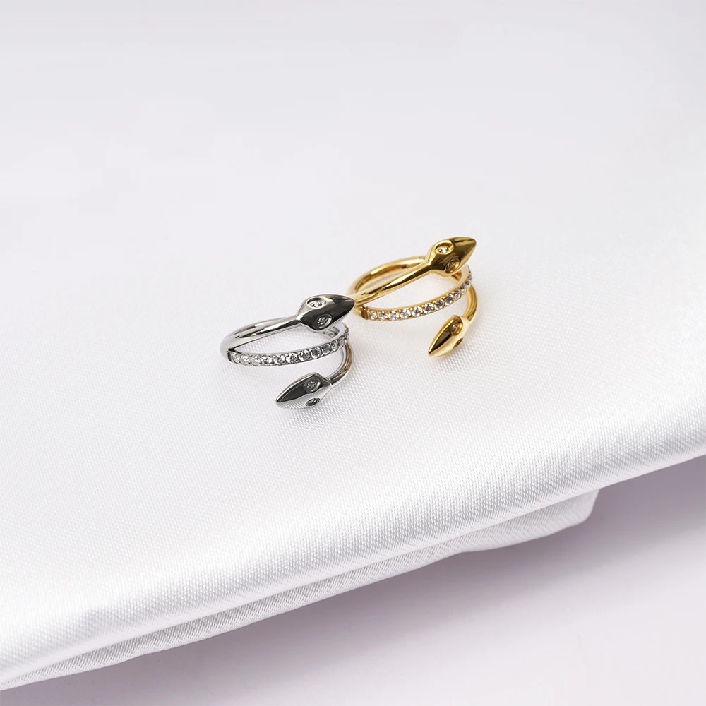 1 Pcs Titanium G23 Earrings Nose Piercing Two-headed Snake Inlay Zircon Hinged Septum Ring for Women Fashion Body Jewelry 2022