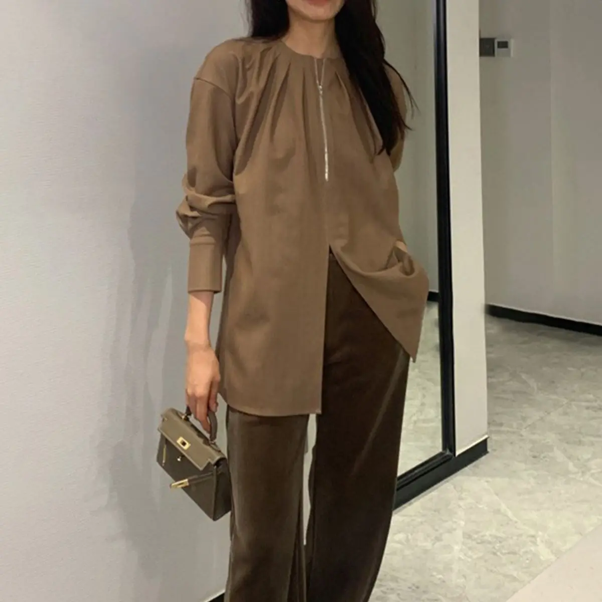

2023 Autumn and Winter Inner and Outer Wear Shirt Design Sense Niche Round Neck Zipper Top Long-sleeved Women
