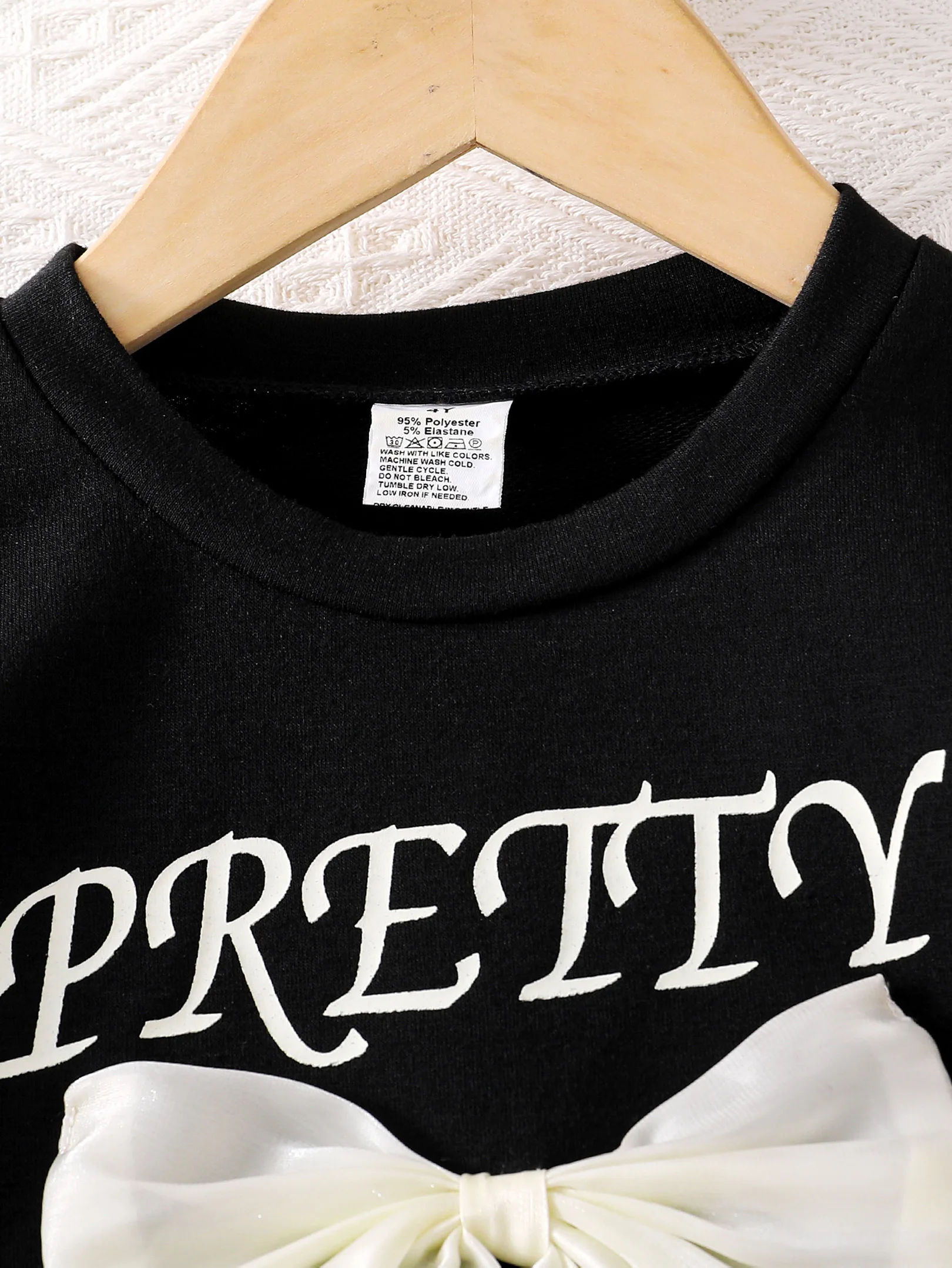 مجموعة مكونة من قطعتين من ملابس الربيع والخريف البسيطة والعصرية للفتيات: ملابس خارجية أنيقة وعقدة على شكل حرف إنجليزي ورقبة دائرية وأكمام طويلة + سراويل من قماش الدنيم الصناعي بطباعة في الهواء الطلق، ملابس كاجوال أنيقة وشبابية للفتيات