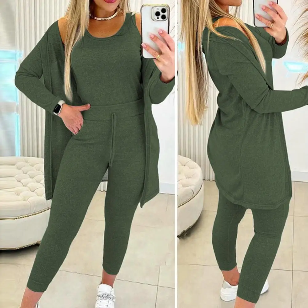 You deserve this short women's 3-piece suit. This women's casual set is a must-have for your travels.
