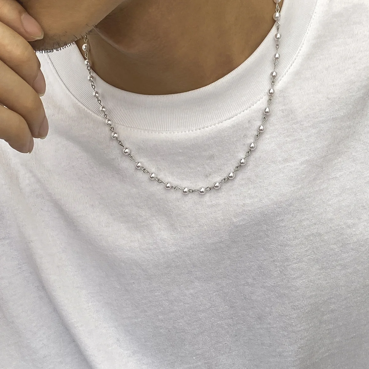NewPearlNecklaceMenHiphopPersonalityStitchClavicleChainDesign