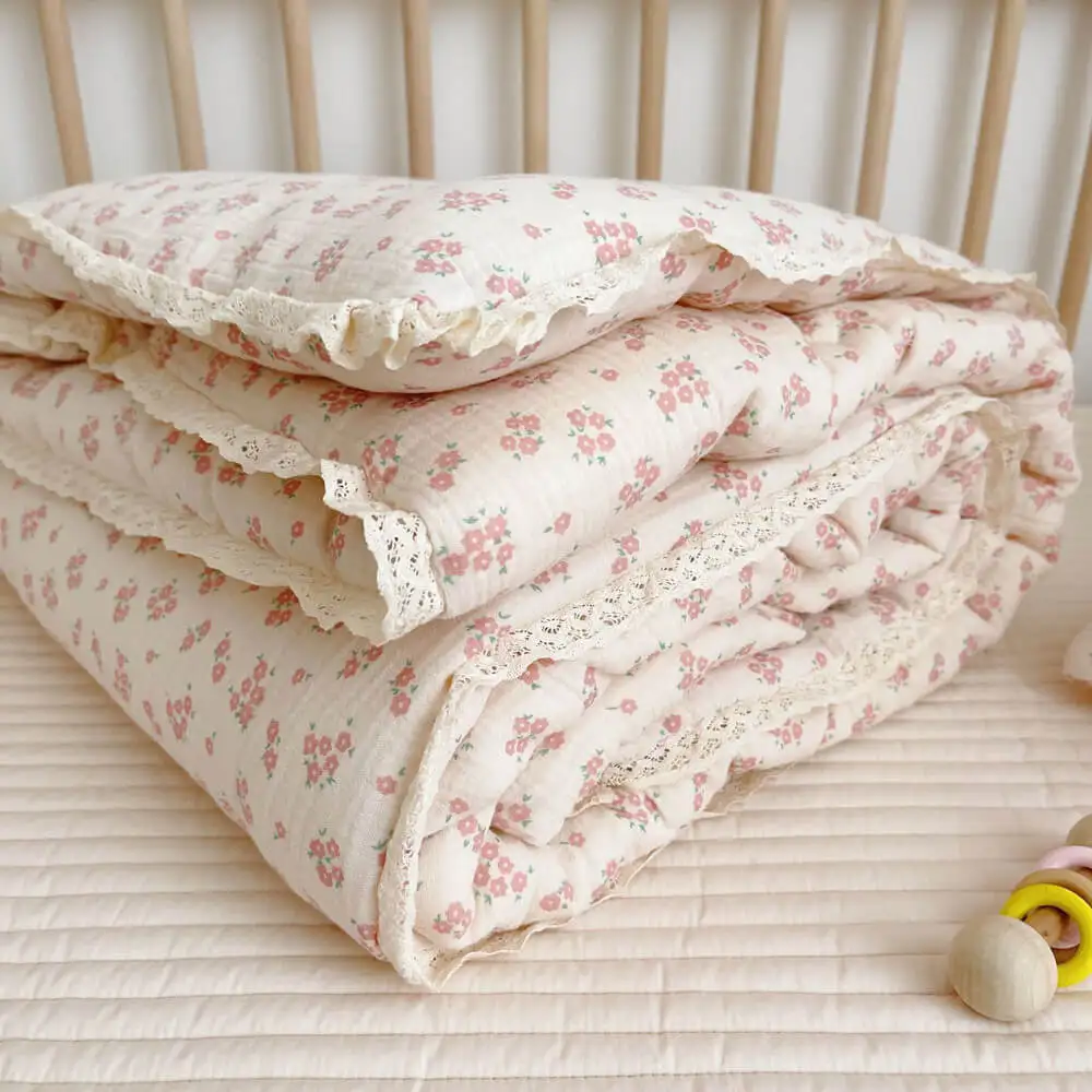 Warm and lightweight baby quilt for all seasons Little girls quilt and pillow set with flowers 120x150cm