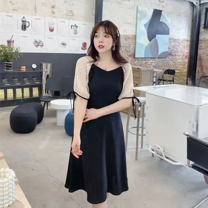 

2023 Summer Dress Women New Large Size Loose Fashion Belly-covering Length Black Spliced Polka Dot Flare Sleeve Oversized Dress