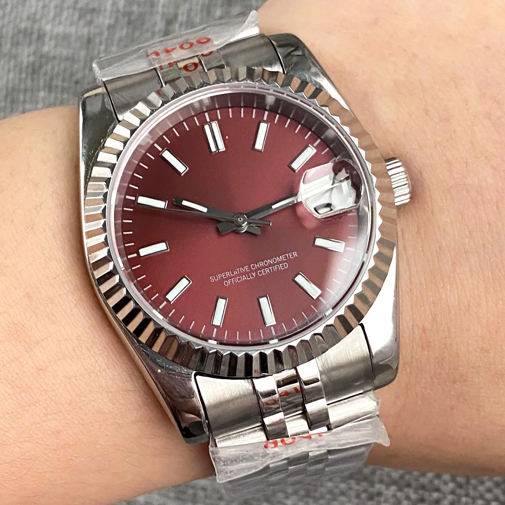 

36mm Japan NH35A Wine Red Sterile Dial Automatic Stainless Steel Men‘s Watches Luminous Fluted Bezel Cyclops Date Jubilee Strap