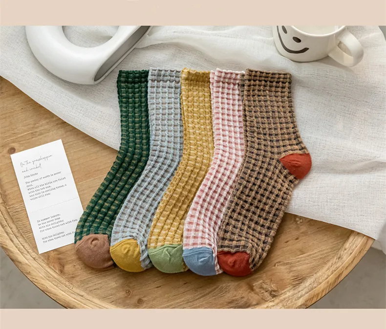 Description Picture 3 of item1Pair Fashion Elegant Harajuku Woman Floral White Socks Vintage Jacquard Korea Ethnic Cotton Casual Cute Girls Funny Brown Sox