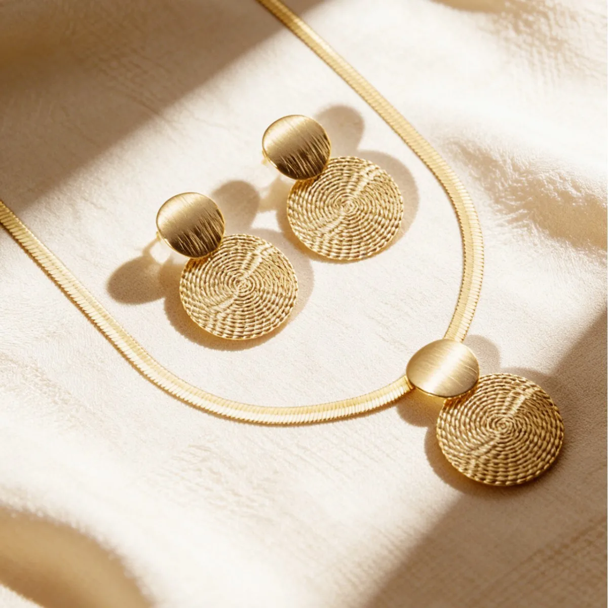1 set of creative personalized geometric metal disc pendant necklace female exaggerated spiral pattern pendant collarbone chain 2