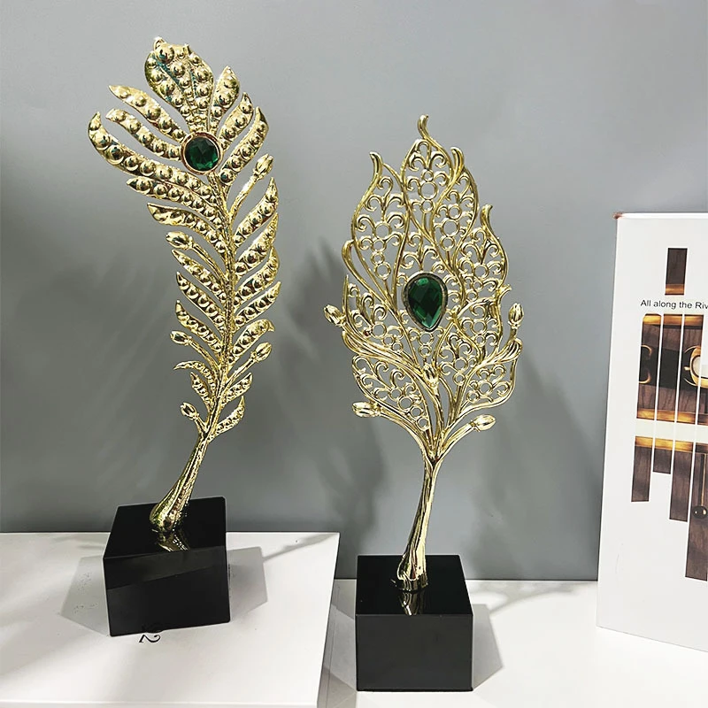 

Modern Luxury Peacock Feather Handicraft Ornaments Electroplated Metal Crystal Peacock Feather Living Room Decor Home Accessorie