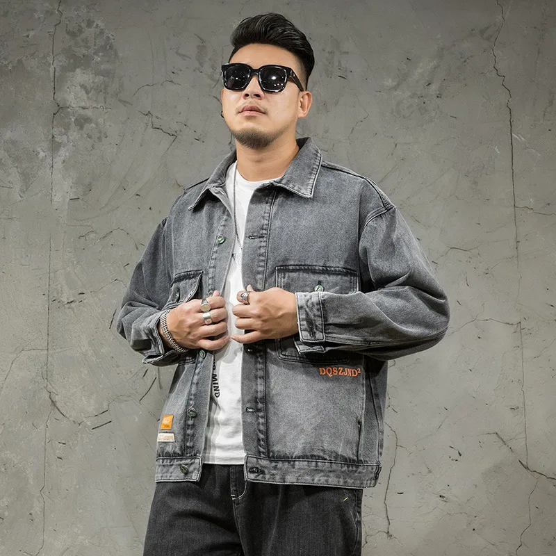 

Fashion Men Denim Jacket High Quality Loose Printing Streetwear Youth Popular Style Stand Collar Simple Cotton Coat M-7Xl