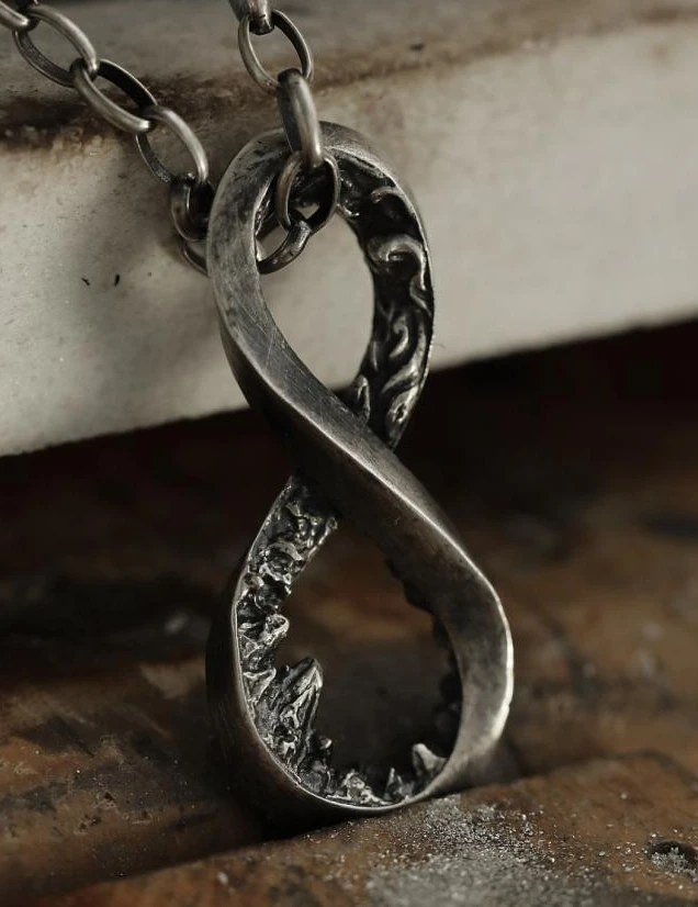 New 2023 Vintage Fashion Mobius Ring Necklace Unisex Hip-hop Punk Long Pendant Banquet Jewelry Accessories Gift