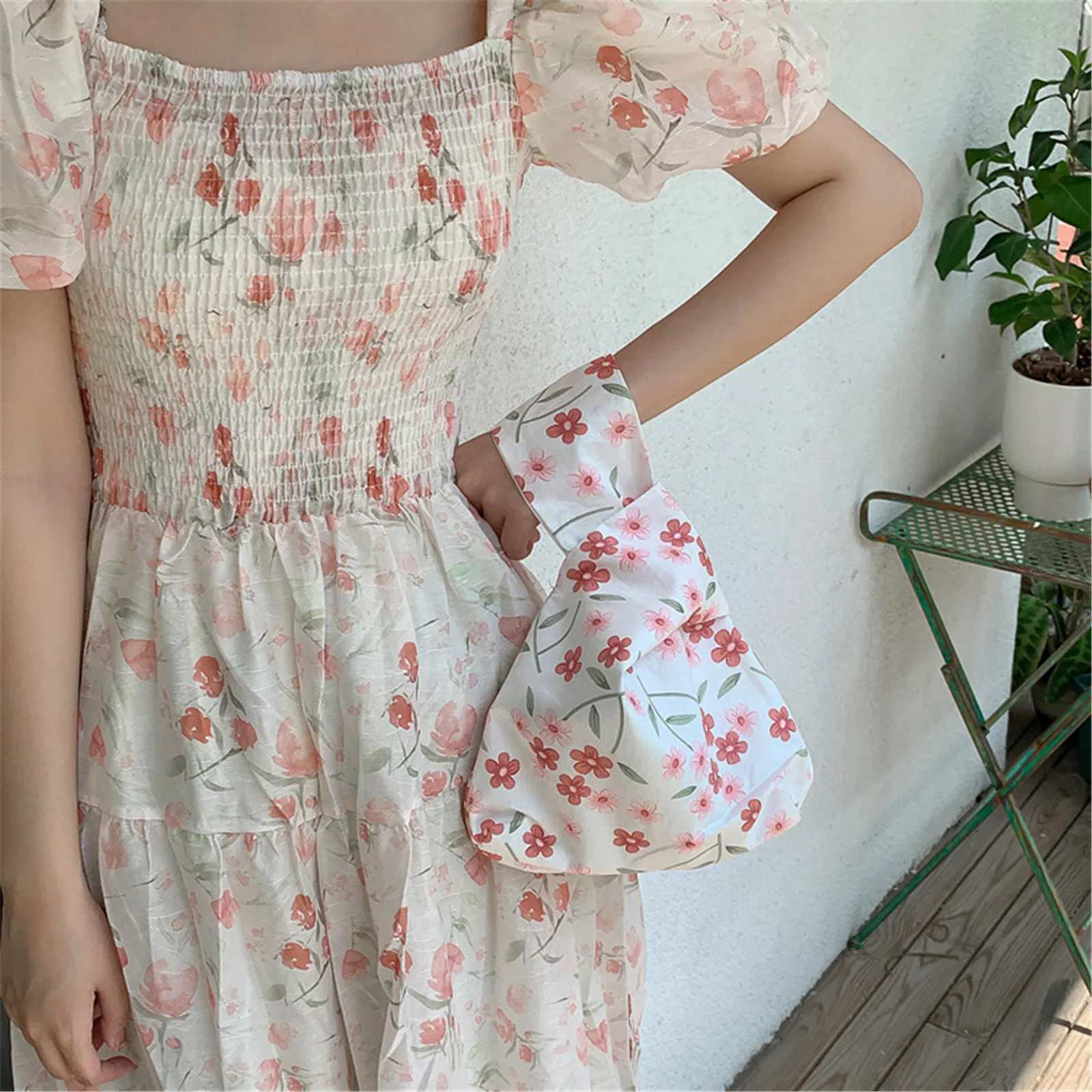 

Cute Sweet Floral Print Mini Wrist Handbag for Women Girls Fashion Outdoor Small Flower Tote Bag Shopping Bags 24*33cm Dropship