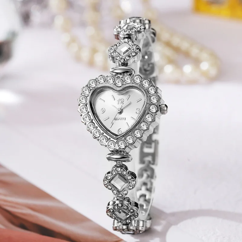 Fashionable heart-shaped dial women's watch exquisite dial quartz bracelet watch