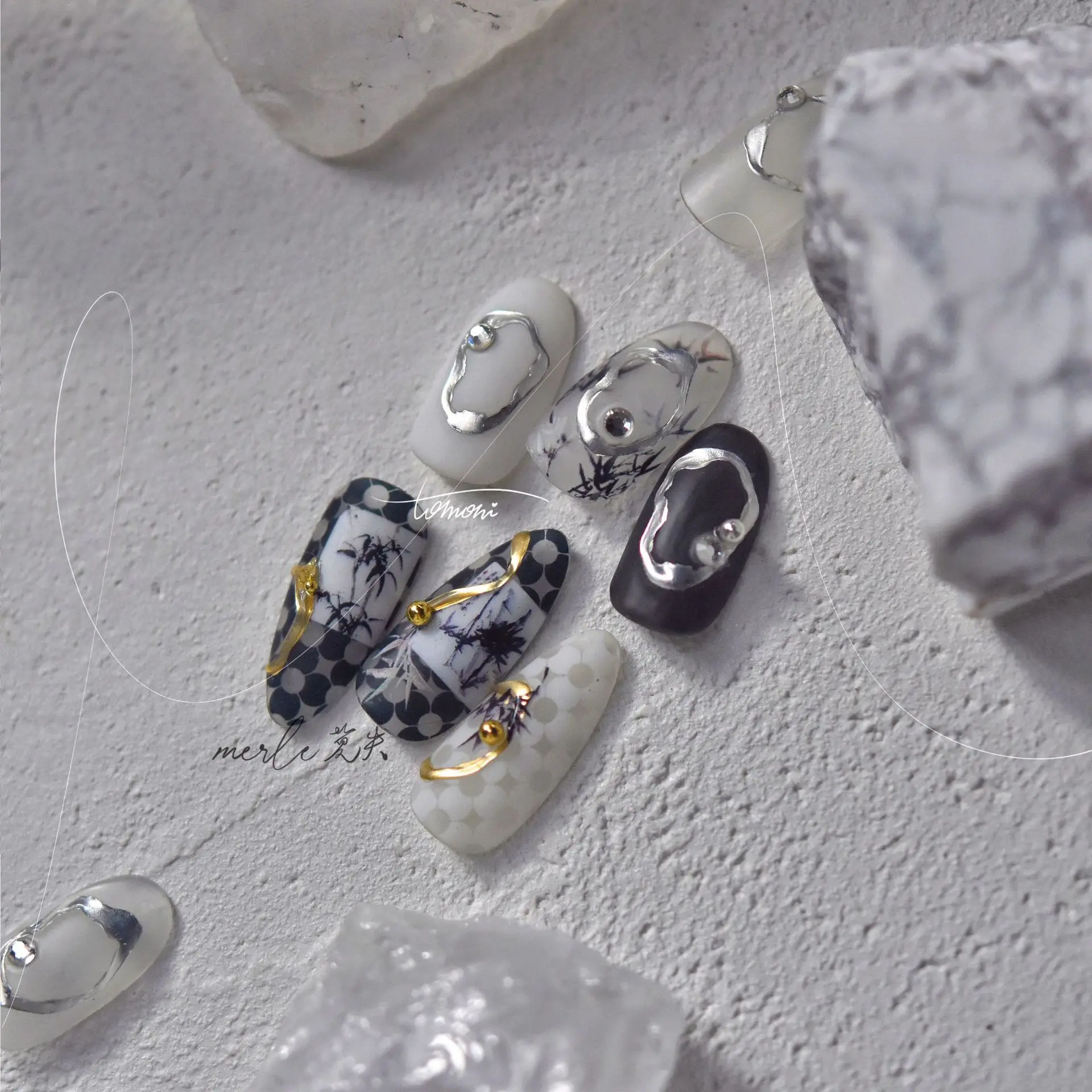 럭셔리 5D 크리스탈 라인스톤 네일 스티커 불규칙한 골든 프레임 네일 아트 스티커 DIY 네일 장식 부품 매니큐어 데칼