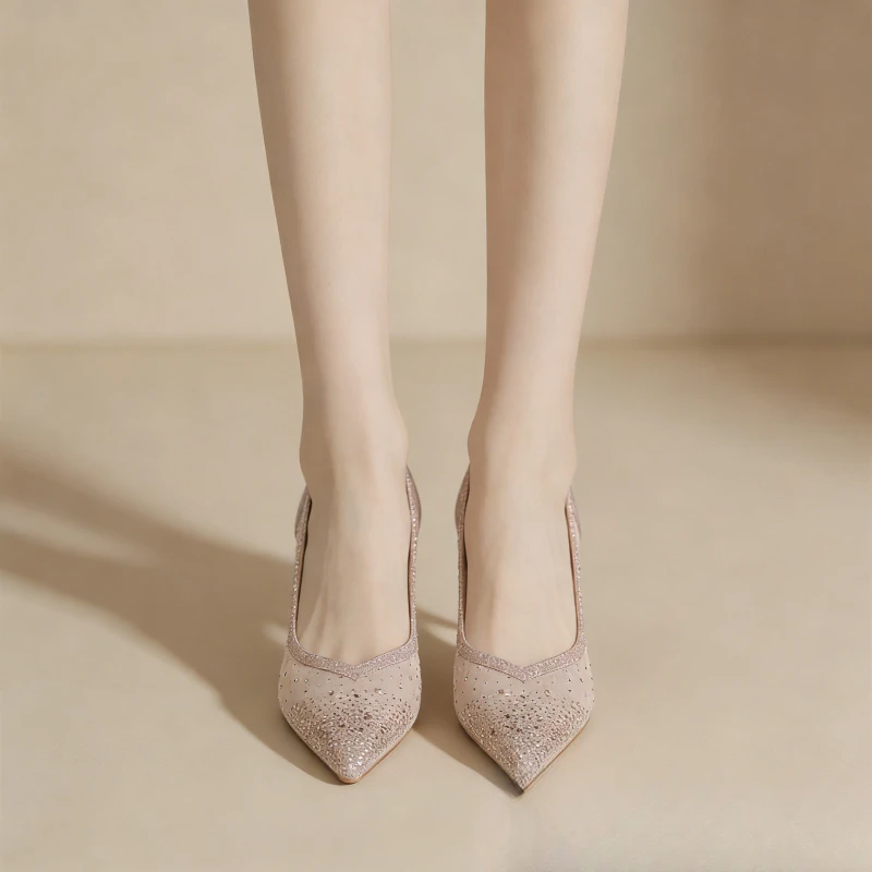 حذاء كعب لامع بلون وردي فاتح