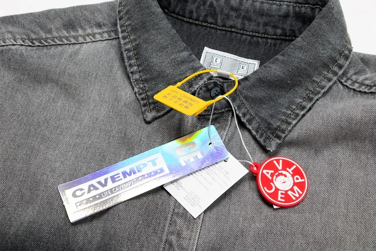 Рисунок 4 - Винтажные джинсовые куртки CAVEMPT