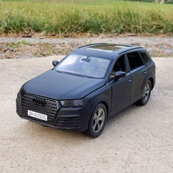 1:32 Audi Q7 SUV Alloy Diecast Car with Sound and Light - Children's Toy Gift (Matter black B)