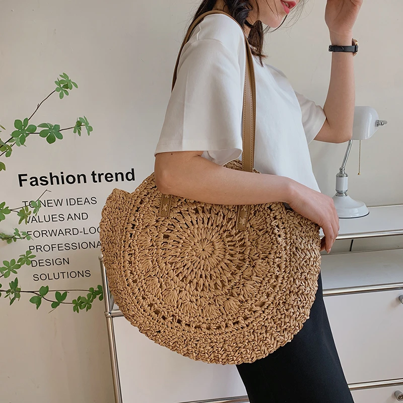 Women Hand Woven Raffia Shoulder Bag Summer Fashion Round Shoulder Bag