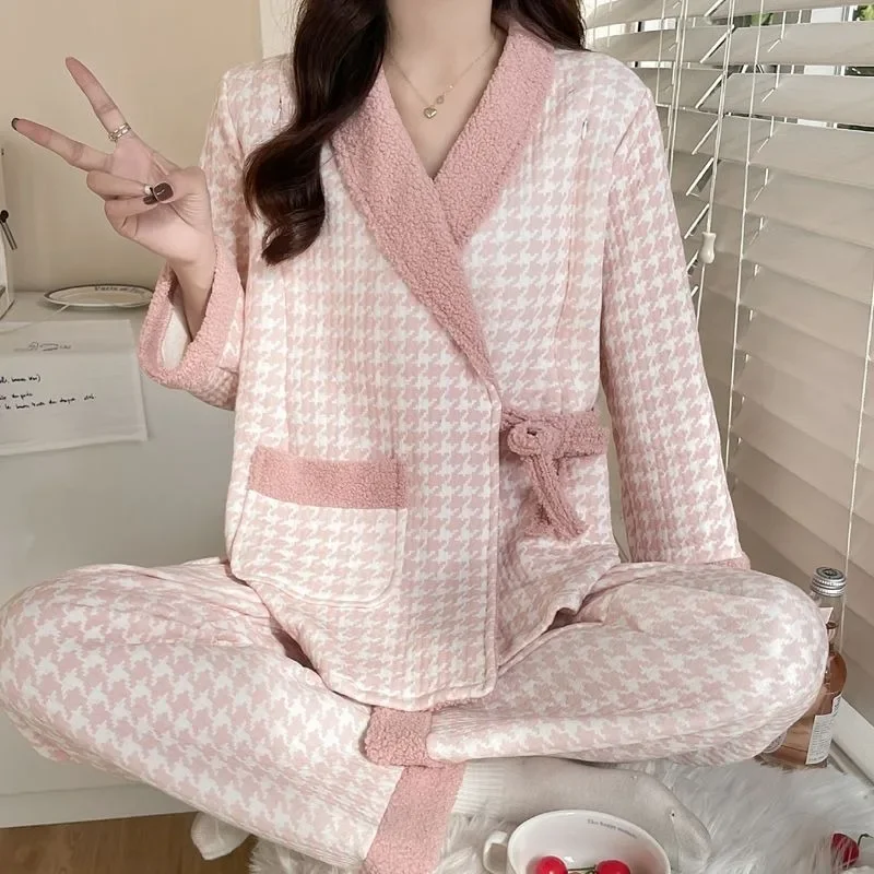 2024 New Coral Fleece Nursing Clothes Autumn Winter Plus Fleece Thick Pregnant Women Pajamas Warm V-neck Homewear Two-piece Suit sexy low cut folds fleece two piece suit women 2021 autumn and winter new women s fashion v neck long sleeved bag hip skirt