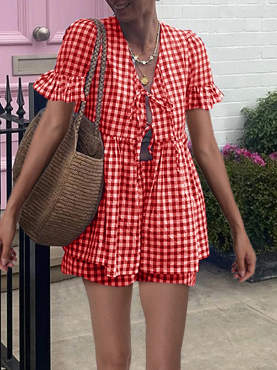 

Женский клетчатый костюм с оборками, летний комплект из топа с коротким рукавом, завязкой спереди, баской и шорт с эластичным поясом, уличная одежда